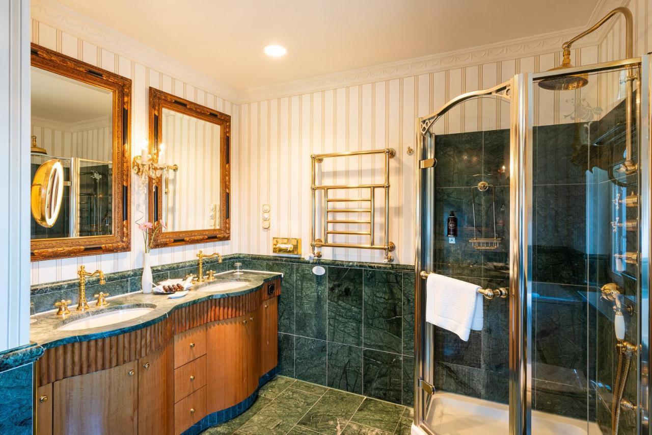 Seetelhotel Ahlbecker Hof Heringsdorf  Ngoại thất bức ảnh A shower enclosure