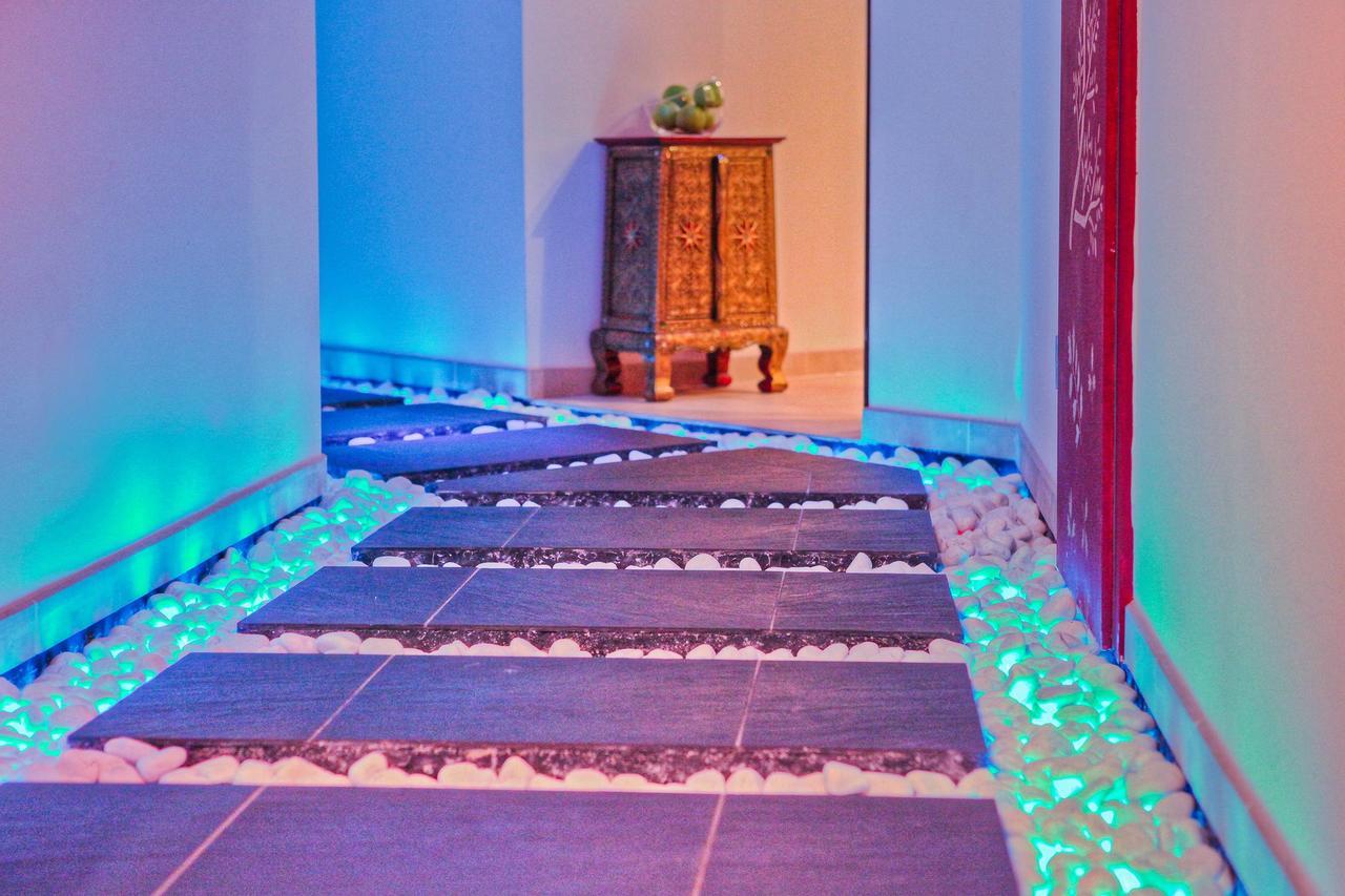 Seetelhotel Ahlbecker Hof Heringsdorf  Ngoại thất bức ảnh A staircase with LED lighting
