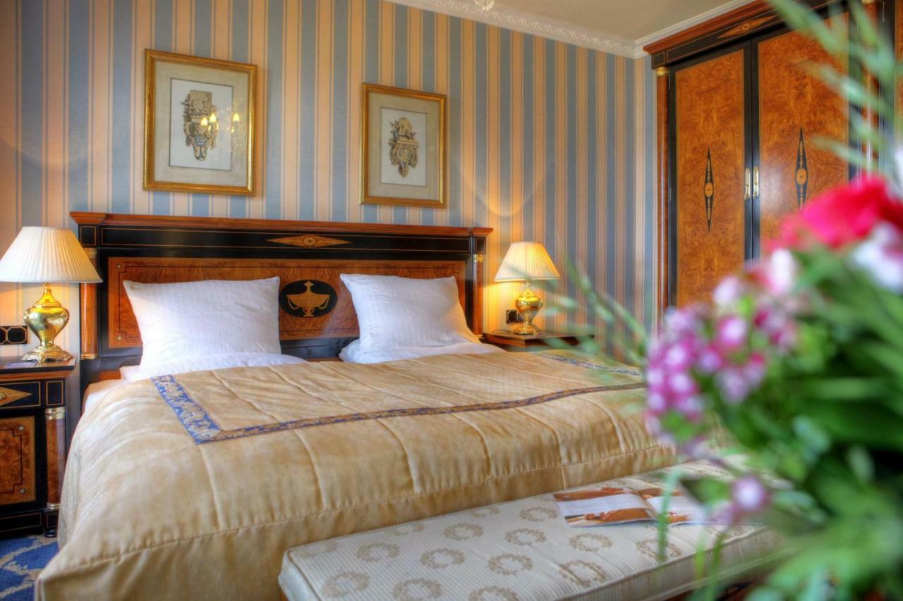 Seetelhotel Ahlbecker Hof Heringsdorf  Ngoại thất bức ảnh A bedroom at the hotel