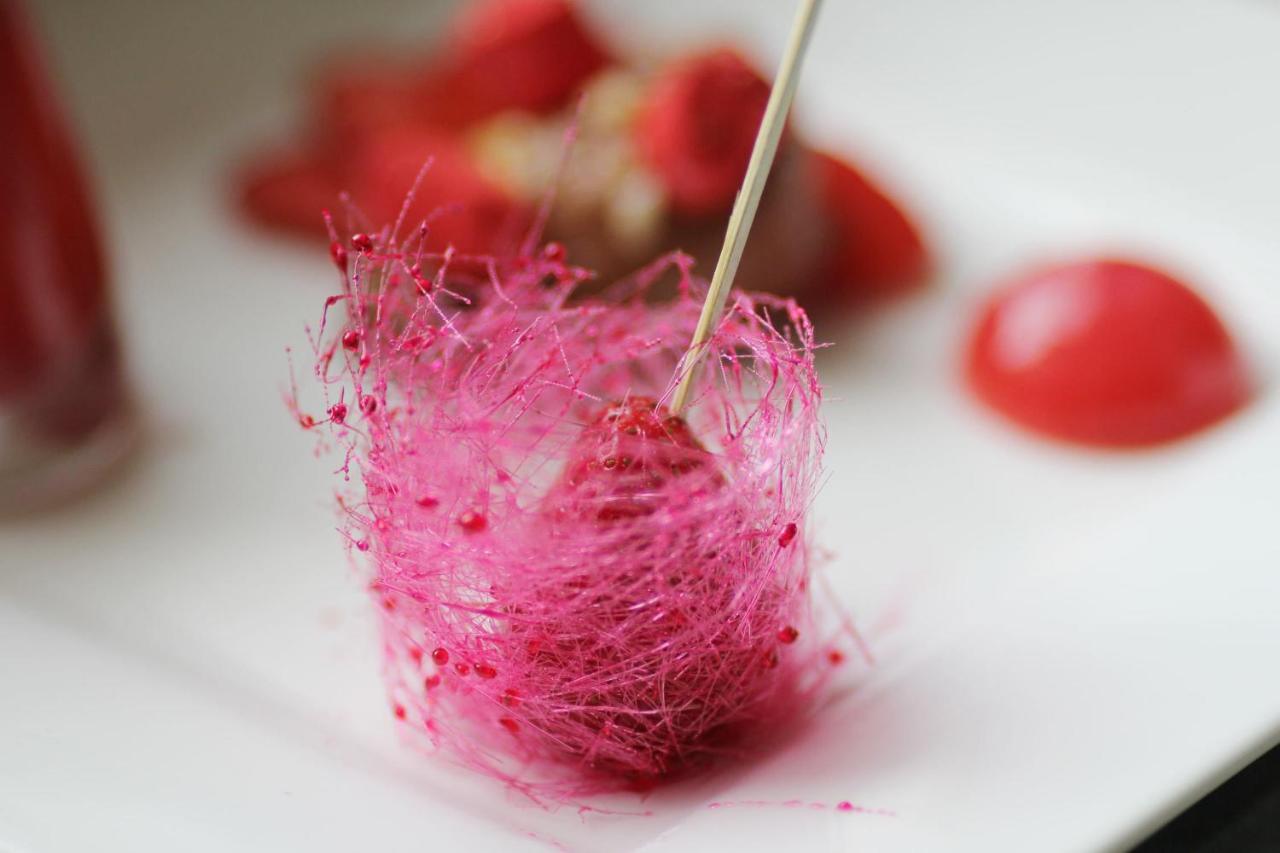 Seetelhotel Ahlbecker Hof Heringsdorf  Ngoại thất bức ảnh A strawberry being rolled in sugar